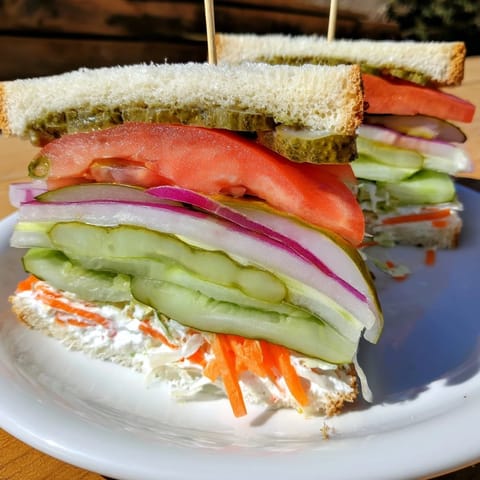 Crunchy Dill Pickle Sandwich