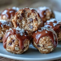 Easy No-Bake Oat Bites with Peanut Butter: chewy, wholesome snacks packed with oats, chocolate chips, and honey—perfect for a quick energy boost.